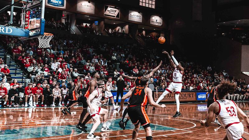 Jamarques Lawrence shoots shot versus Oregon State.